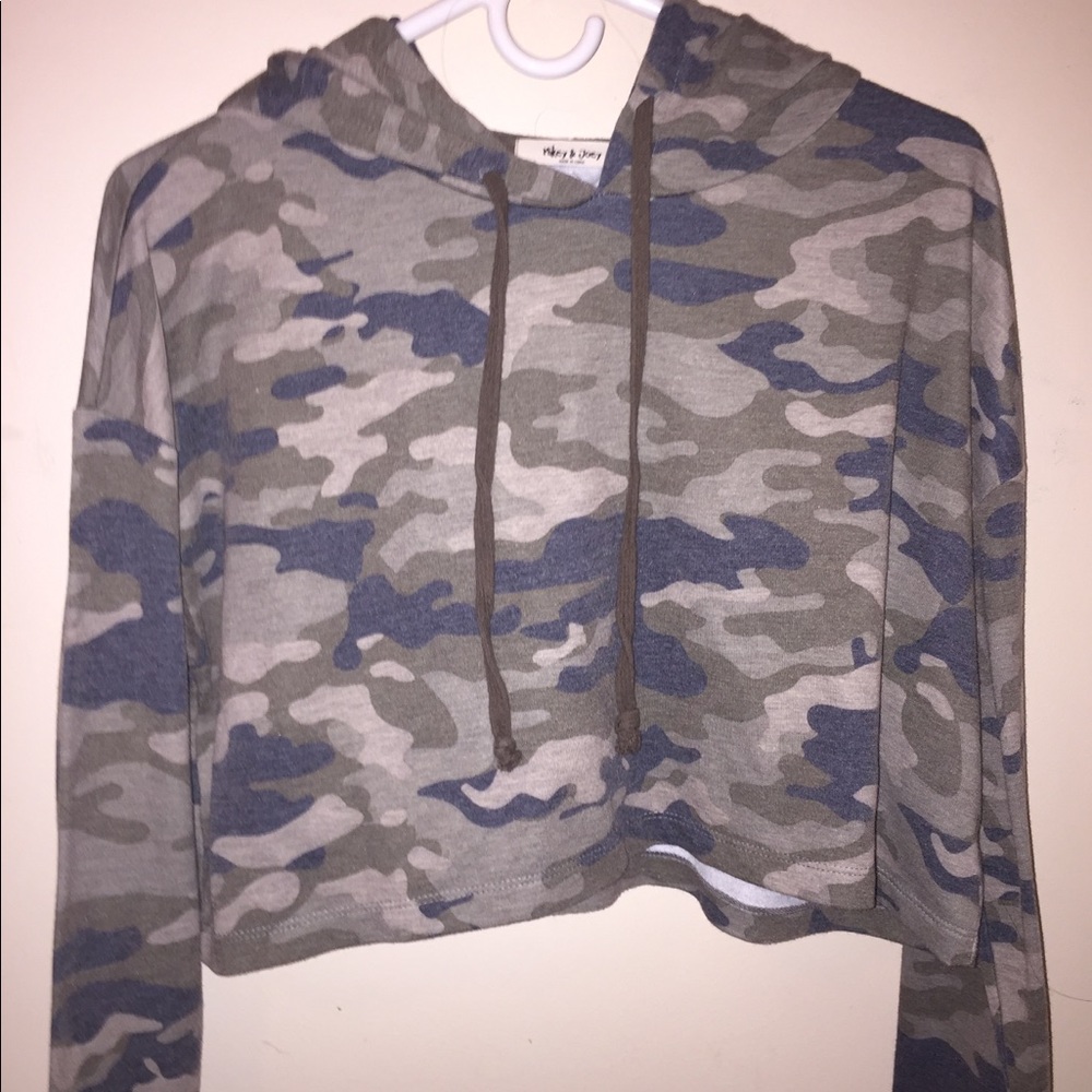 Camo Cropped Hoodie